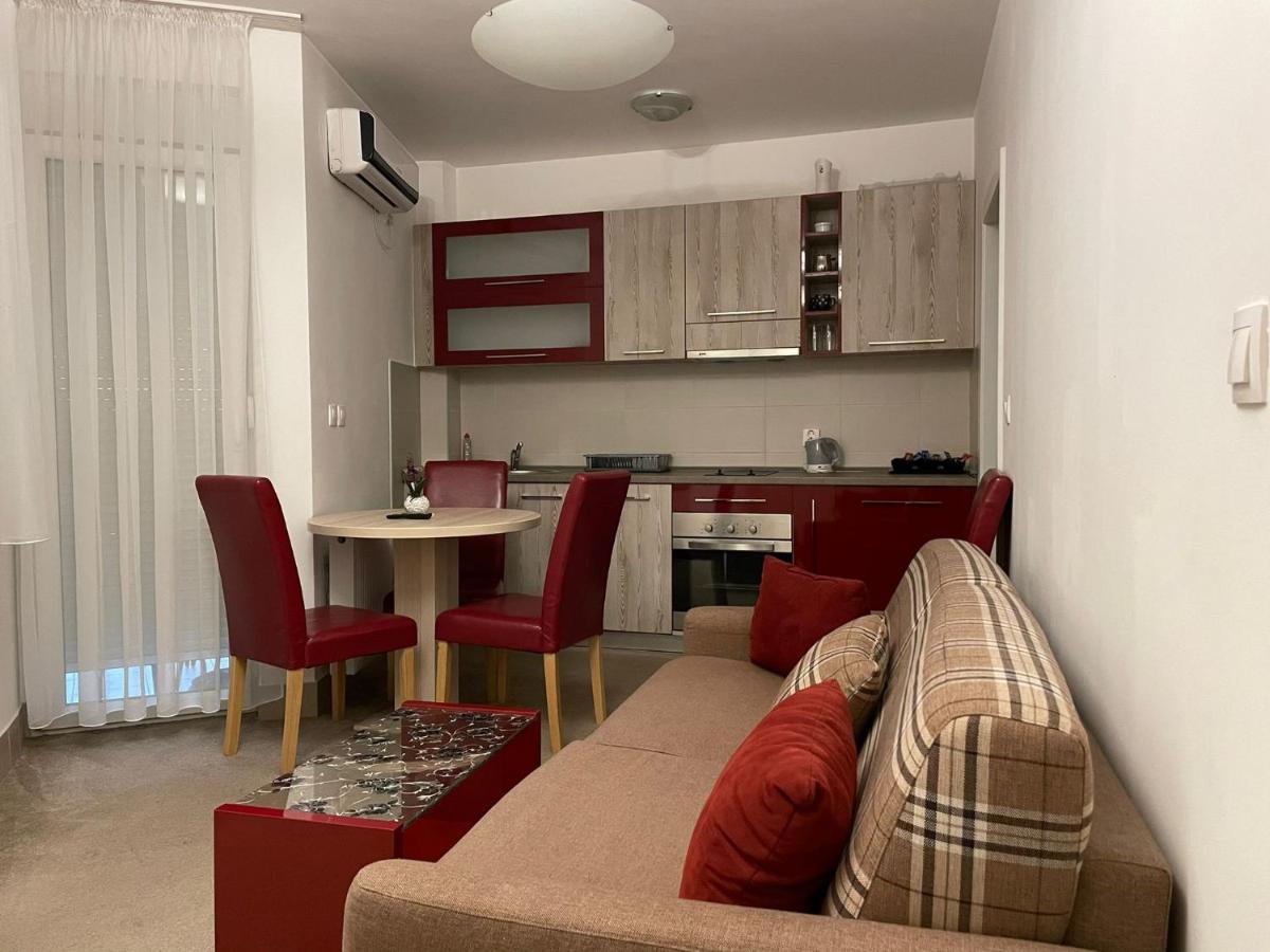 Holiday Wing Apartment 2 야고디나 외부 사진